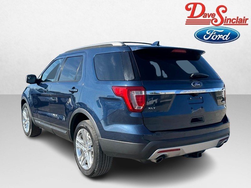Ford Explorer Vehicle Full-screen Gallery Image 09