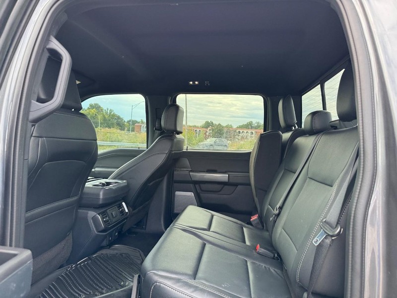 Ford F-150 Vehicle Full-screen Gallery Image 12