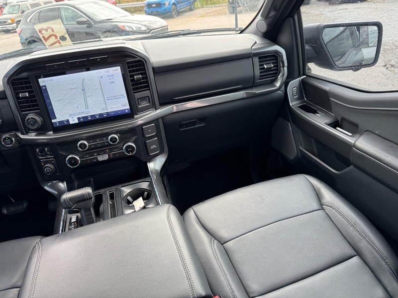 Ford F-150 Vehicle Full-screen Gallery Image 16