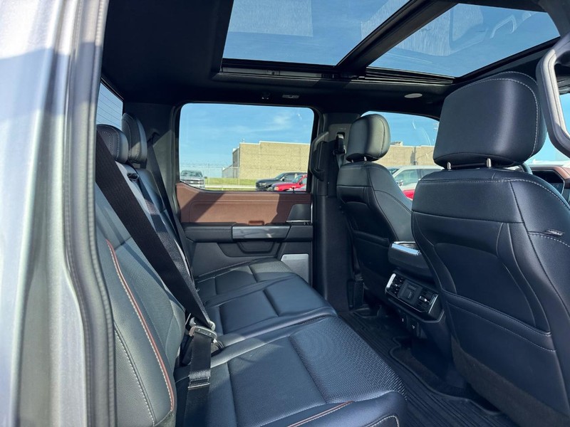 Ford F-150 Vehicle Full-screen Gallery Image 12