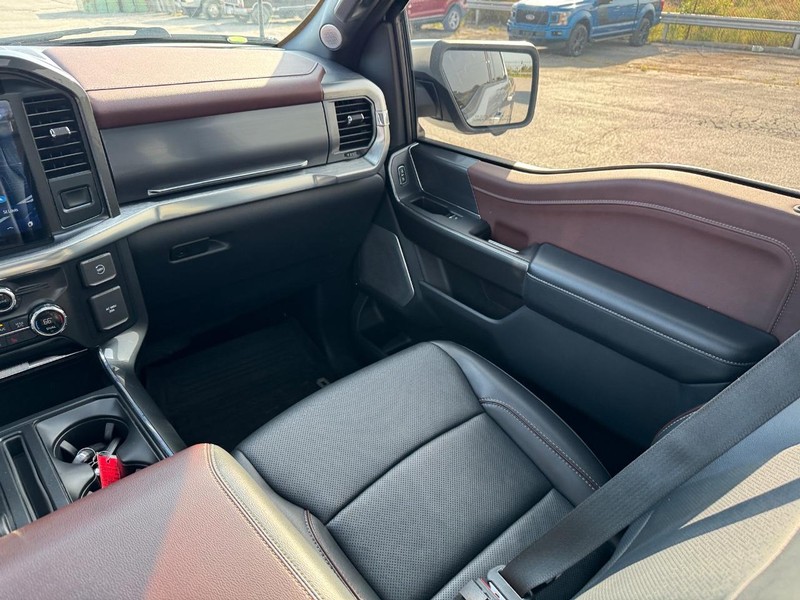 Ford F-150 Vehicle Full-screen Gallery Image 17