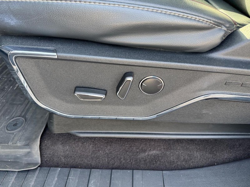 Ford F-150 Vehicle Full-screen Gallery Image 18