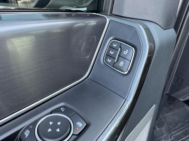 Ford F-150 Vehicle Full-screen Gallery Image 20