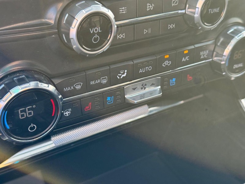 Ford F-150 Vehicle Full-screen Gallery Image 24
