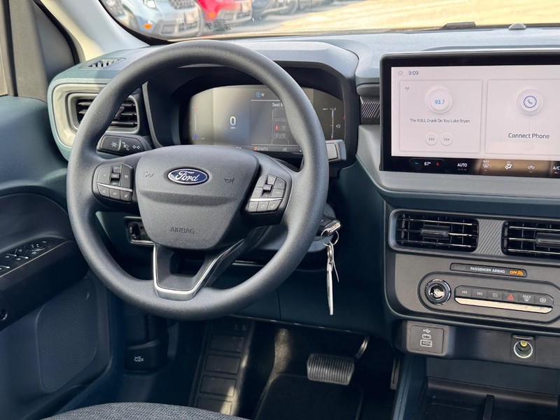 Ford Maverick Vehicle Full-screen Gallery Image 15