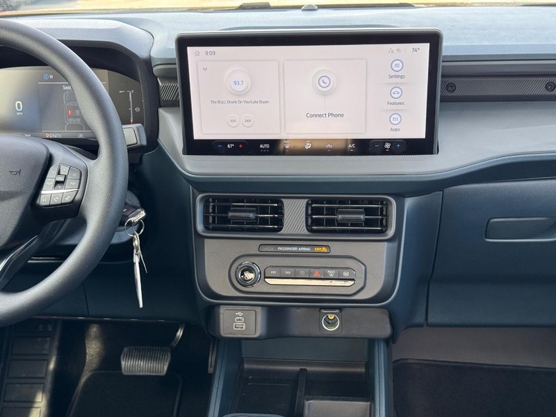 Ford Maverick Vehicle Full-screen Gallery Image 16