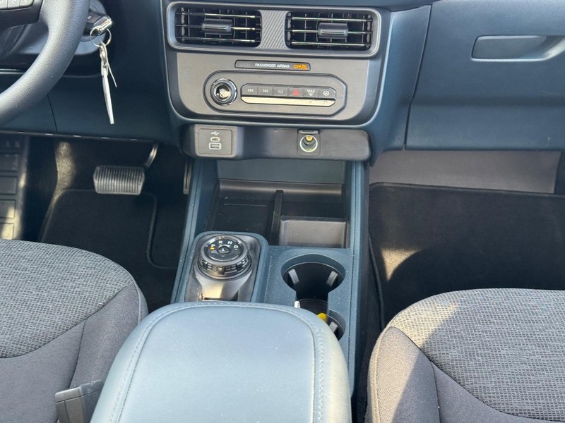 Ford Maverick Vehicle Full-screen Gallery Image 17