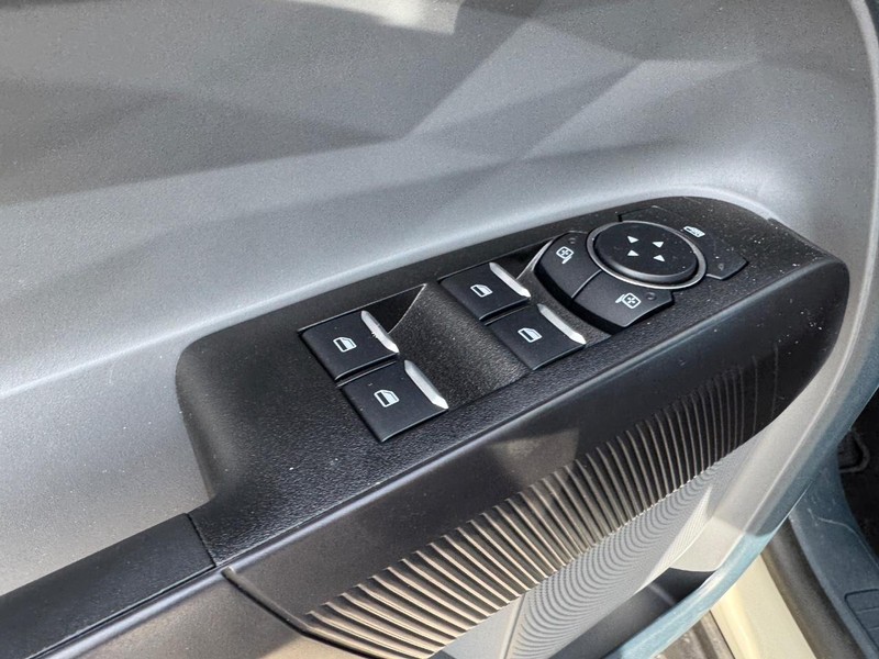 Ford Maverick Vehicle Full-screen Gallery Image 19