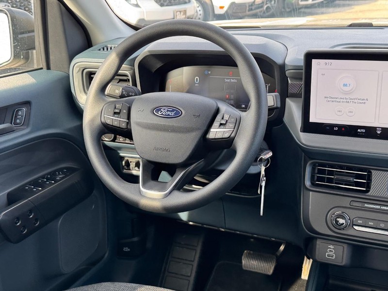 Ford Maverick Vehicle Full-screen Gallery Image 15