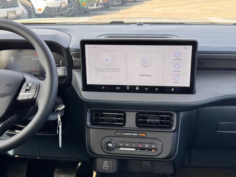 Ford Maverick Vehicle Full-screen Gallery Image 16