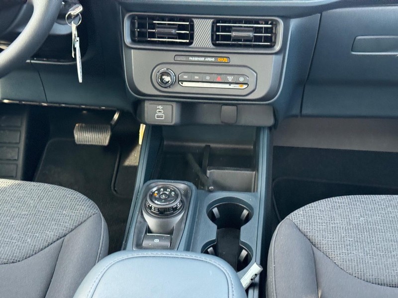 Ford Maverick Vehicle Full-screen Gallery Image 17