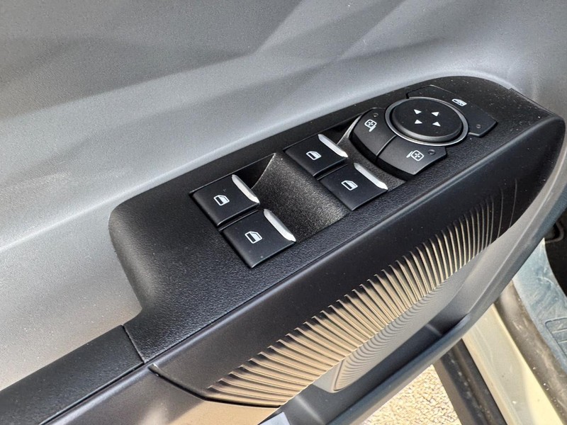 Ford Maverick Vehicle Full-screen Gallery Image 19
