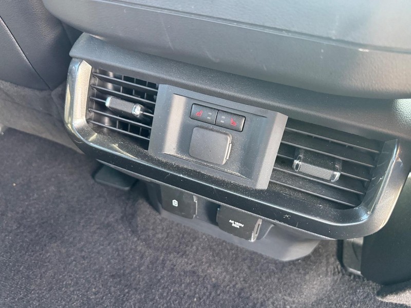 Ford F-150 Vehicle Full-screen Gallery Image 15
