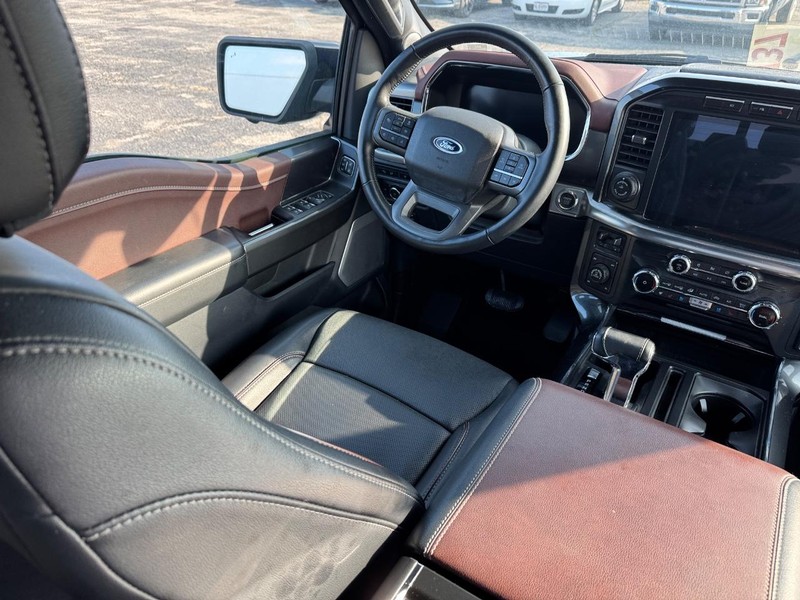 Ford F-150 Vehicle Full-screen Gallery Image 16