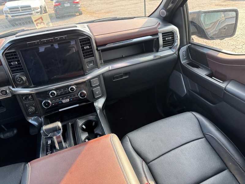 Ford F-150 Vehicle Full-screen Gallery Image 18