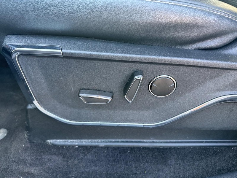 Ford F-150 Vehicle Full-screen Gallery Image 19