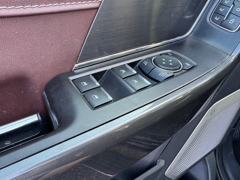 Ford F-150 Vehicle Full-screen Gallery Image 20