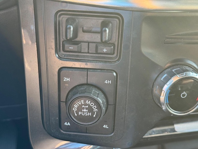 Ford F-150 Vehicle Full-screen Gallery Image 26