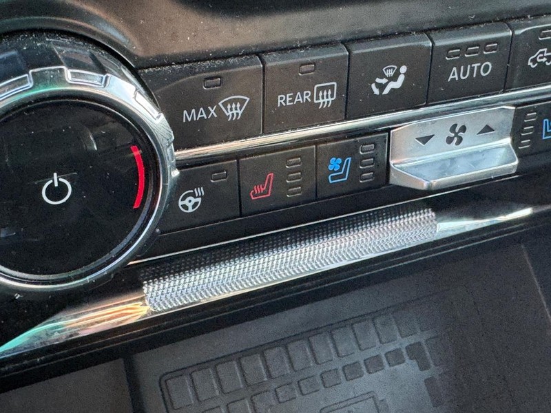Ford F-150 Vehicle Full-screen Gallery Image 28