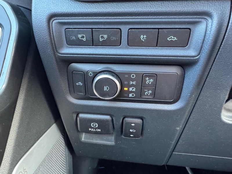Ford F-150 Vehicle Full-screen Gallery Image 30