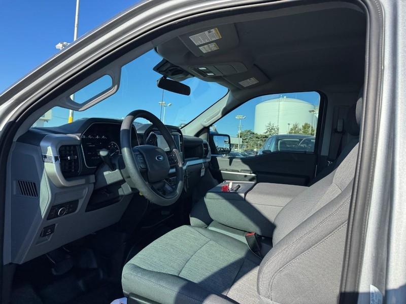 Ford F-150 Vehicle Full-screen Gallery Image 12