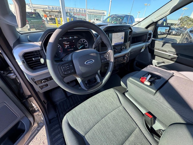 Ford F-150 Vehicle Full-screen Gallery Image 13