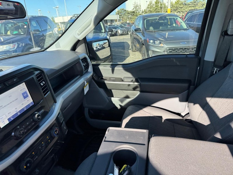 Ford F-150 Vehicle Full-screen Gallery Image 14