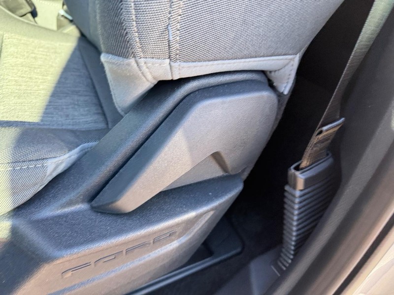 Ford F-150 Vehicle Full-screen Gallery Image 16
