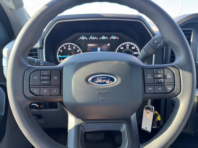 Ford F-150 Vehicle Full-screen Gallery Image 17