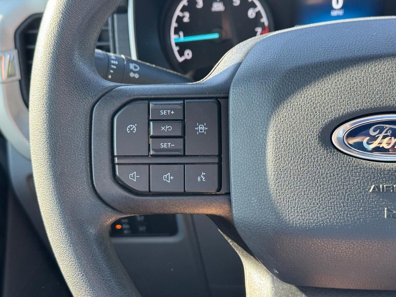 Ford F-150 Vehicle Full-screen Gallery Image 18