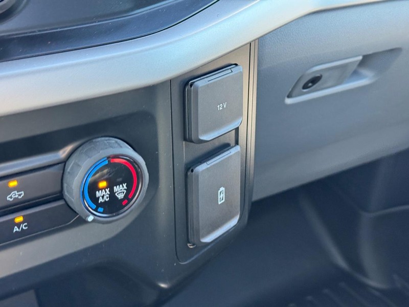 Ford F-150 Vehicle Full-screen Gallery Image 24