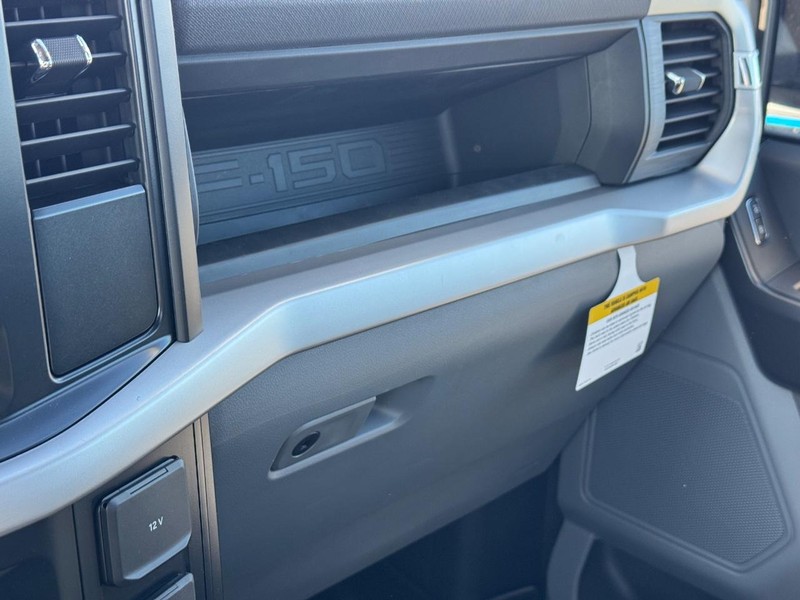 Ford F-150 Vehicle Full-screen Gallery Image 25