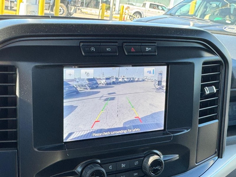 Ford F-150 Vehicle Full-screen Gallery Image 26