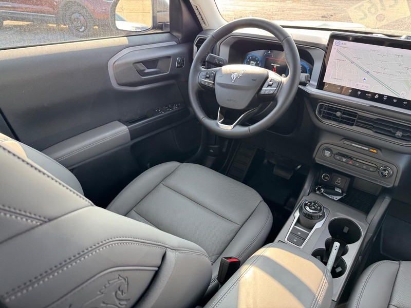 Ford Bronco Sport Vehicle Full-screen Gallery Image 14