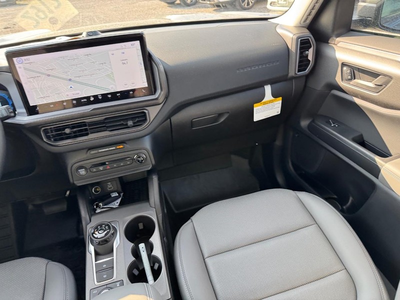Ford Bronco Sport Vehicle Full-screen Gallery Image 16