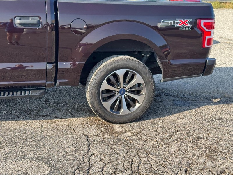 Ford F-150 Vehicle Full-screen Gallery Image 11