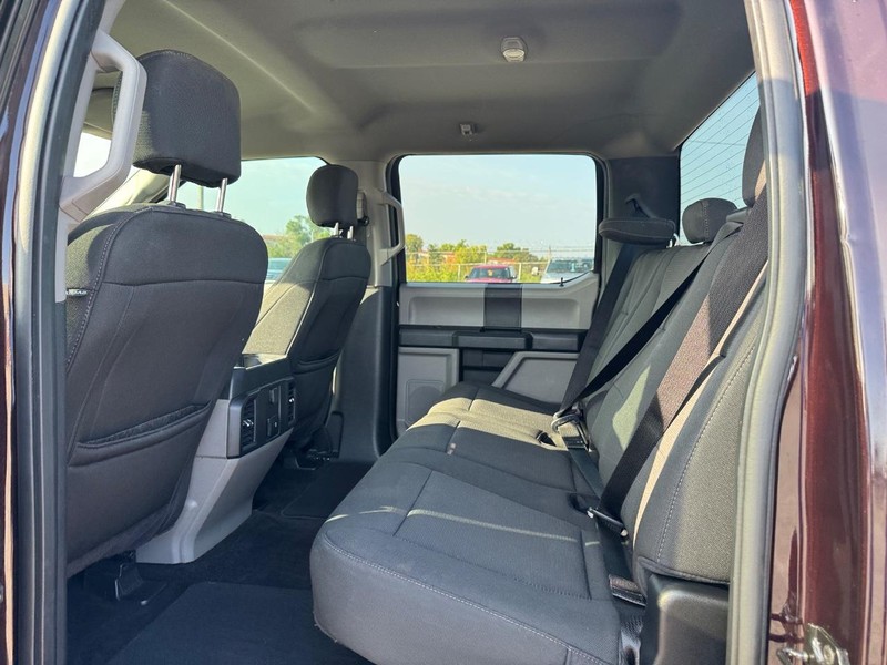 Ford F-150 Vehicle Full-screen Gallery Image 12