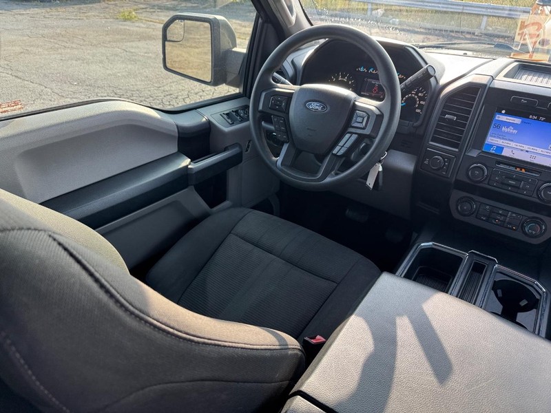 Ford F-150 Vehicle Full-screen Gallery Image 14