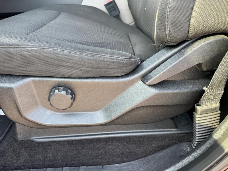 Ford F-150 Vehicle Full-screen Gallery Image 17