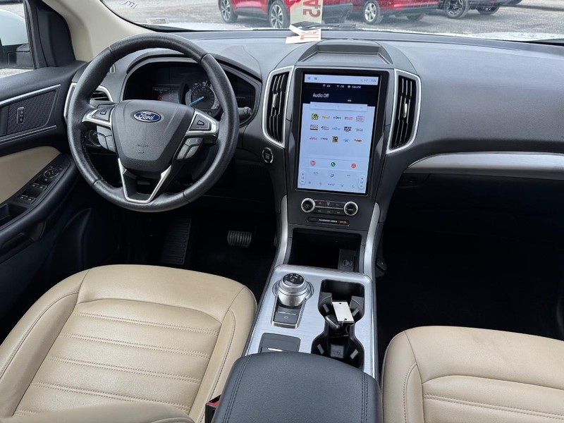 Ford Edge Vehicle Full-screen Gallery Image 15