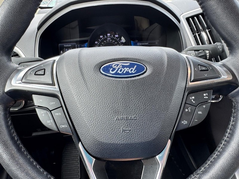 Ford Edge Vehicle Full-screen Gallery Image 19