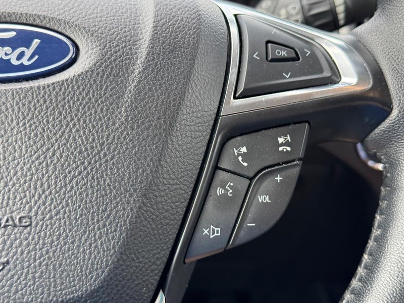 Ford Edge Vehicle Full-screen Gallery Image 21
