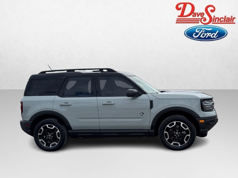 Ford Bronco Sport Vehicle Full-screen Gallery Image 05