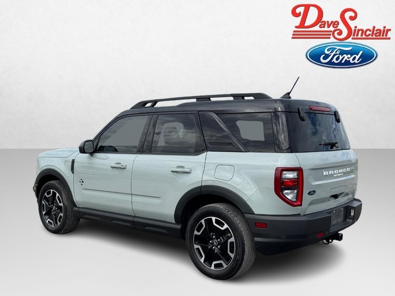Ford Bronco Sport Vehicle Full-screen Gallery Image 09