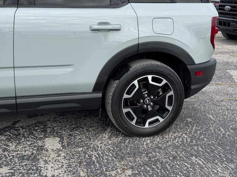 Ford Bronco Sport Vehicle Full-screen Gallery Image 11