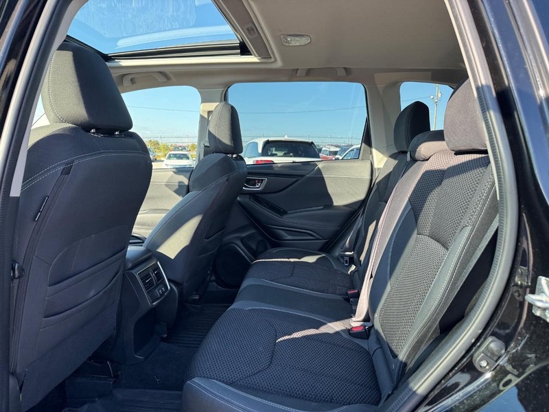 Subaru Forester Vehicle Full-screen Gallery Image 12