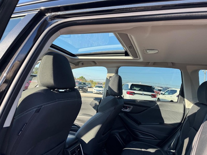 Subaru Forester Vehicle Full-screen Gallery Image 13