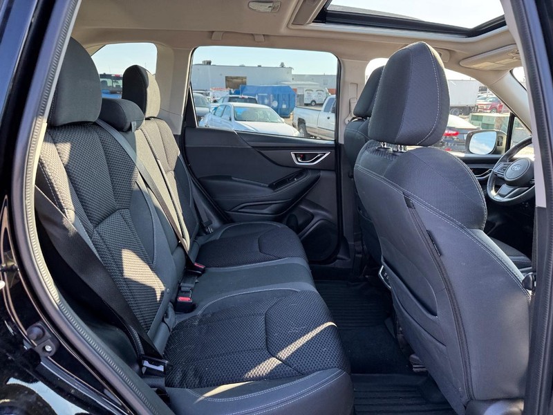 Subaru Forester Vehicle Full-screen Gallery Image 14
