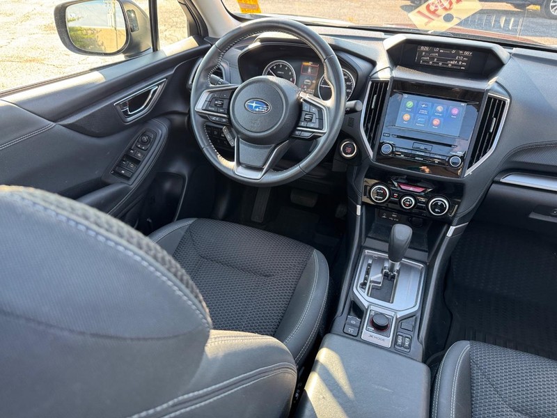 Subaru Forester Vehicle Full-screen Gallery Image 15
