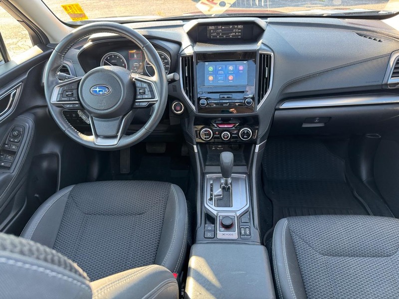 Subaru Forester Vehicle Full-screen Gallery Image 16